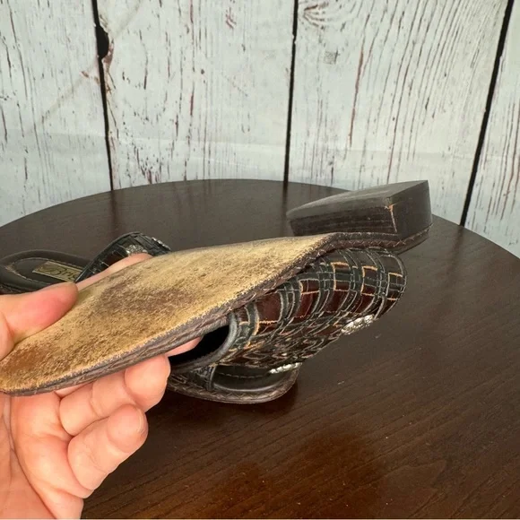 BRIGHTON women’s woven leather slides thongs sandals multi tone brown size 6 GUC - Picture 14 of 16